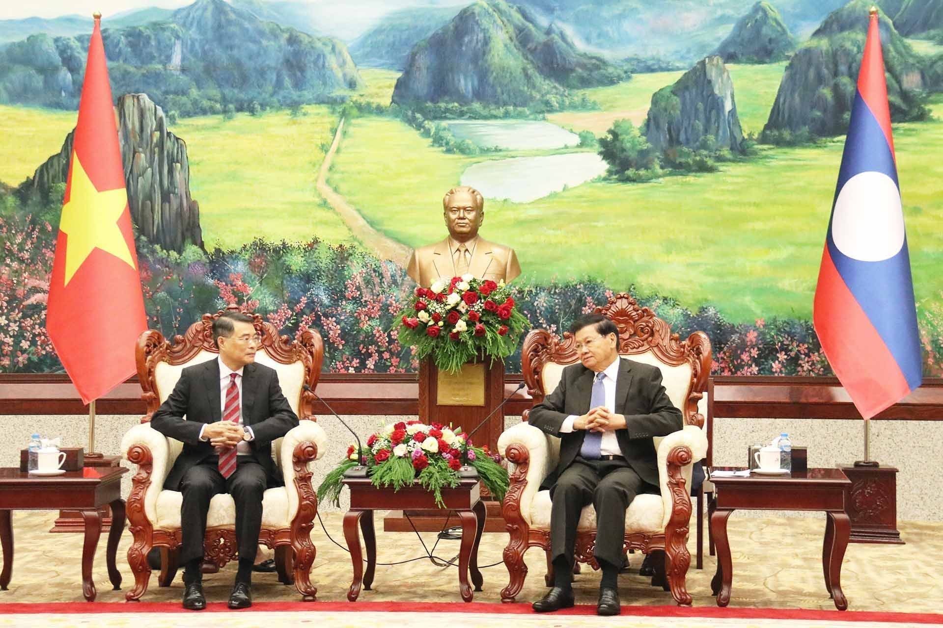 Tổng Bí thư, Chủ tịch nước Lào Thongloun Sisoulith tiếp đồng chí Lê Minh Hưng, Bí thư Trung ương Đảng, Chánh Văn phòng Trung ương. (Nguồn: TTXVN)