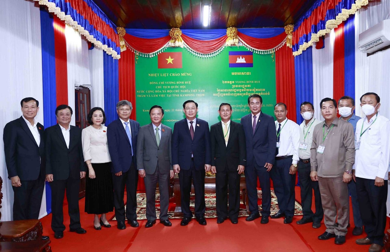 NA Chairman Vuong Dinh Hue visits Cambodia’s Kampong Thom province