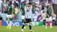 Argentina thua sốc Saudi Arabia, Messi bị cổ động viên chỉ trích