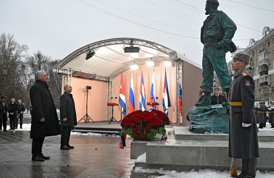 Tổng thống Putin và Chủ tịch Diaz-Canel đã tham dự lễ khánh thành tượng đài lãnh tụ Cách mạng Cuba Fidel Castro tại Moskva.