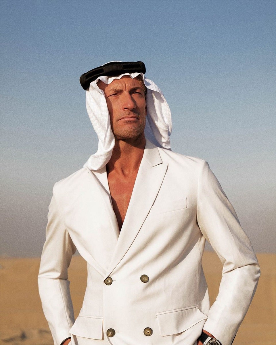 Vẻ lãng tử, phong trần cùng gu thời trang lịch lãm của HLV Herve Renard đội Saudi Arabia