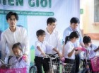 Bình Phước: Trao tặng quà con em người Việt sinh sống tại vùng biên giới Campuchia