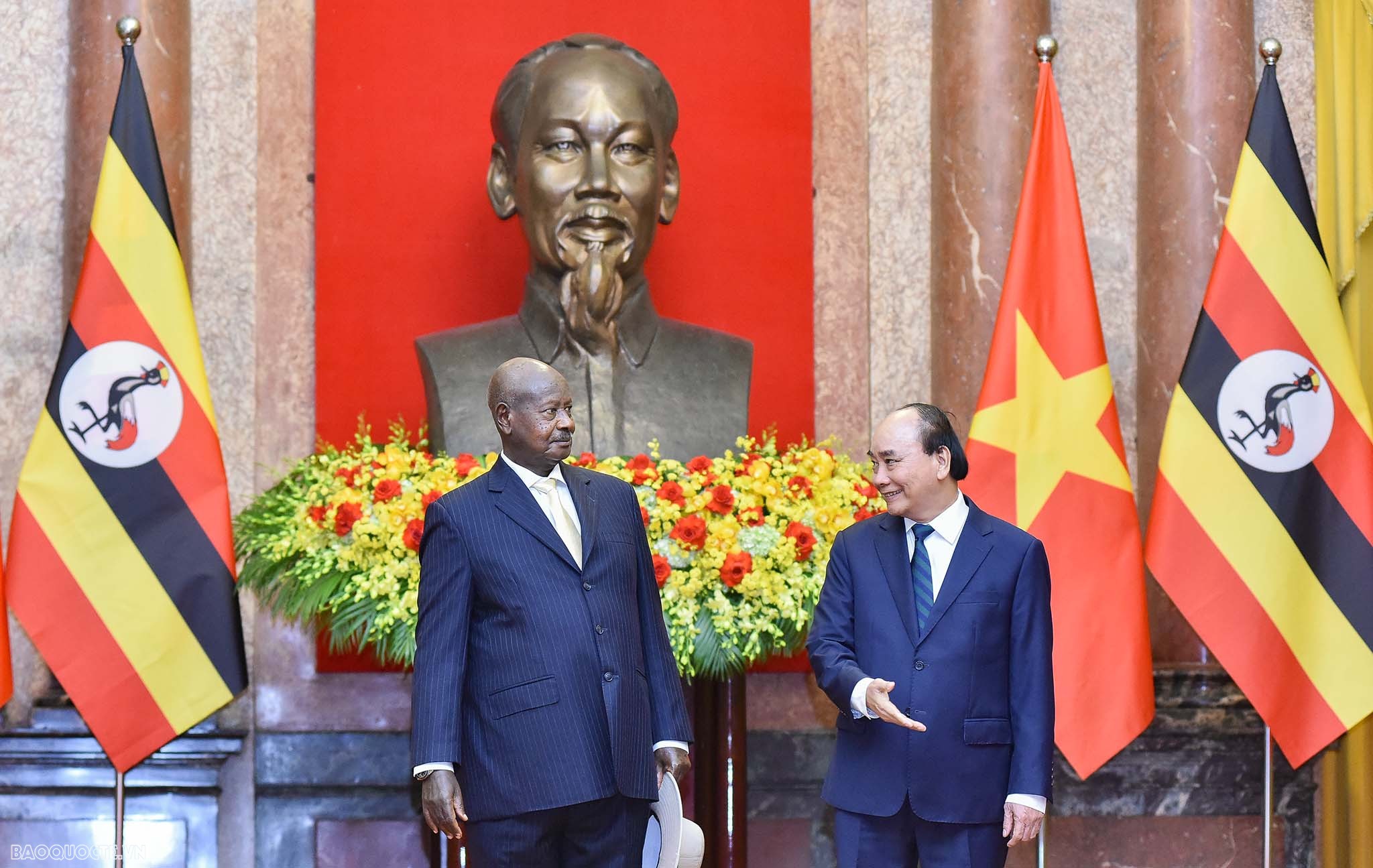 Tổng thống Yoweri Kaguta Museveni có nhiều thiện cảm với Việt Nam. Ông nắm khá rõ lịch sử cuộc kháng chiến chống Mỹ, cứu nước anh dũng của nhân dân Việt Nam; đặc biệt ngưỡng mộ Chủ tịch Hồ Chí Minh và Đại tướng Võ Nguyên Giáp; đã từng tham gia Ủy ban Ugan