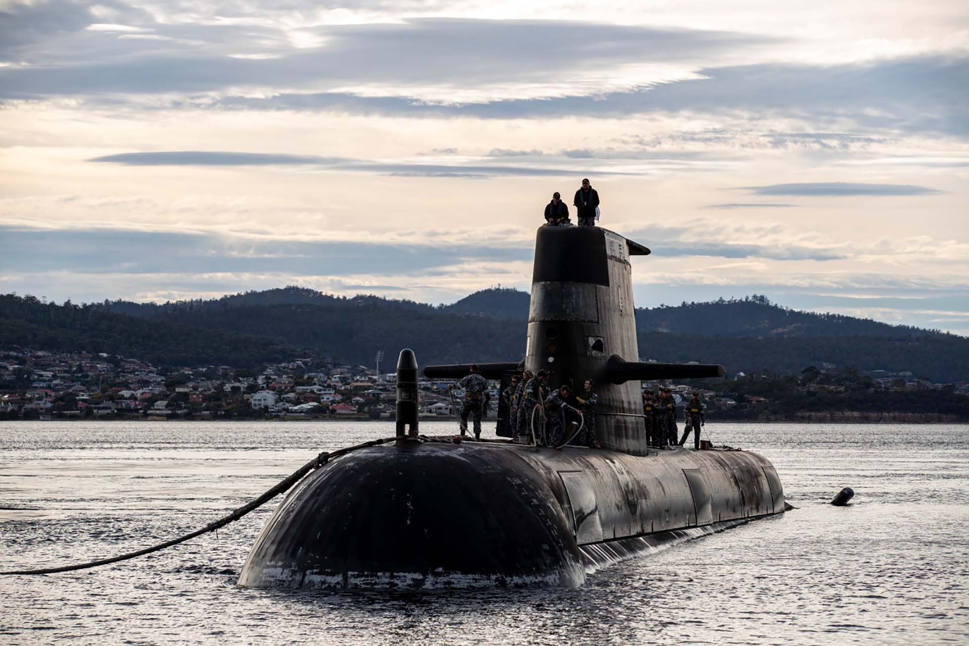 Trung Quốc sẽ bày tỏ thái độ gay gắt hơn với AUKUS thời gian tới. Trong ảnh, tàu ngầm Hải quân Hoàng gia Australia HMS Sheean cập bến cảng Hobart, Australia ngày 1/4. (Nguồn: Getty Images)