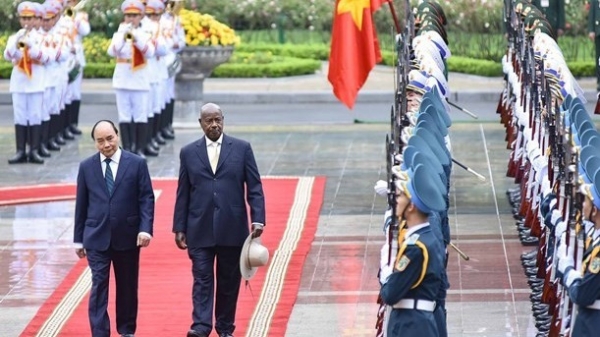 Welcome ceremony held for Ugandan President in Hanoi