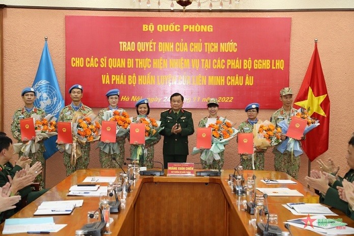 Việt Nam có hai sĩ quan gìn giữ hoà bình đầu tiên tại phát bộ luấn luyện Liên minh châu Âu