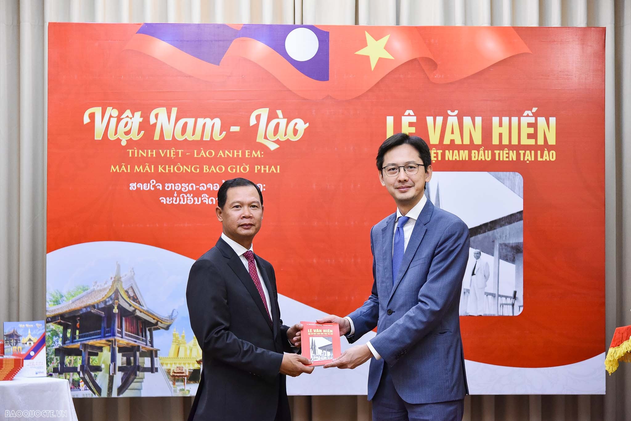 Ra mắt hai ấn phẩm đặc biệt về quan hệ Việt Nam-Lào