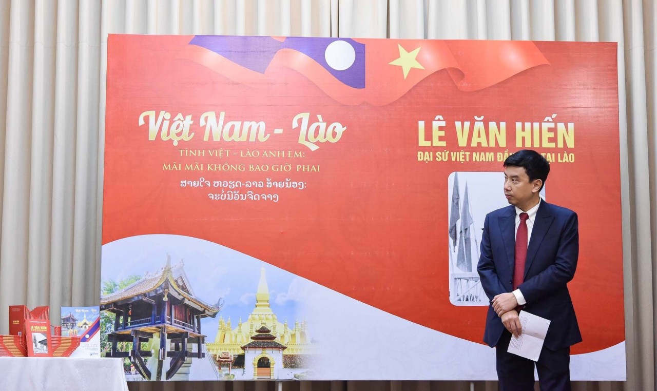Ra mắt hai ấn phẩm về quan hệ Việt Nam-Lào