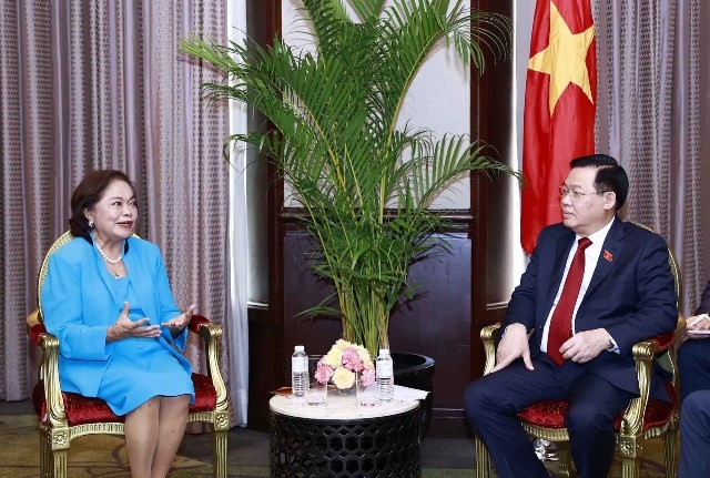 NA Chairman receives President of Clark Development Corporation