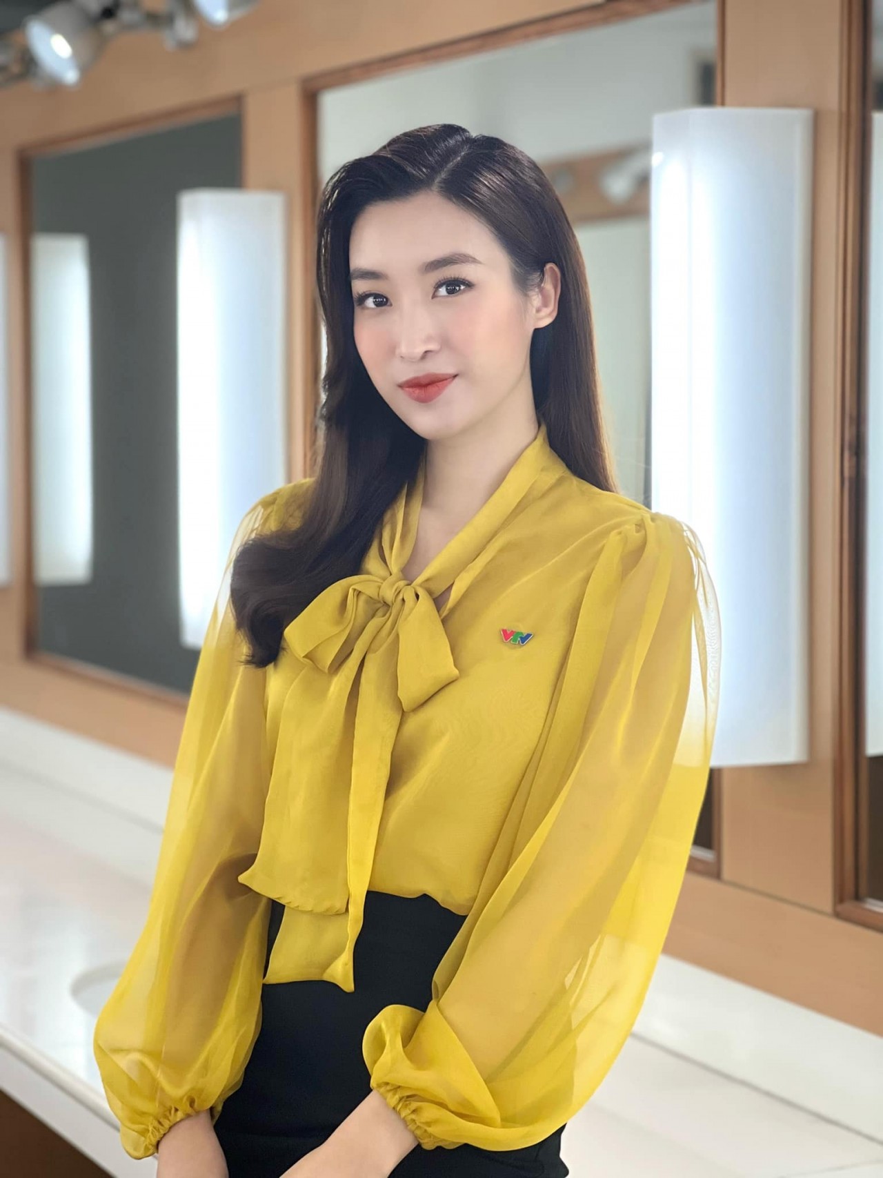 Sao Việt: Hoa hậu Ngô Phương lan đăng ảnh cực chất, Thanh Hằng đọ sắc cùng Hồ Ngọc Hà