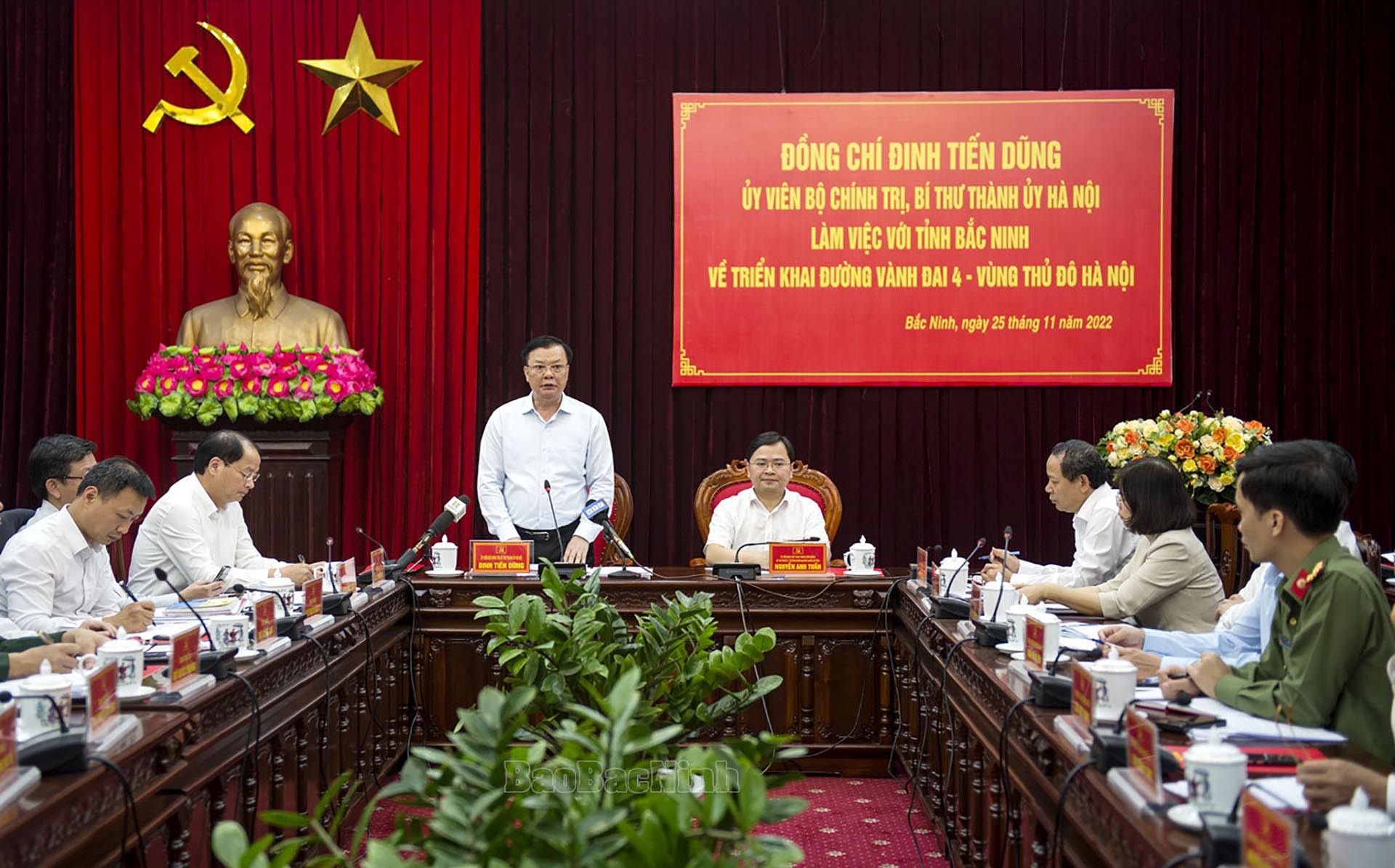 Bí thư Thành ủy Hà Nội Đinh Tiến Dũng kết luận các nội dung làm việc. (Nguồn: Báo Bắc Ninh)