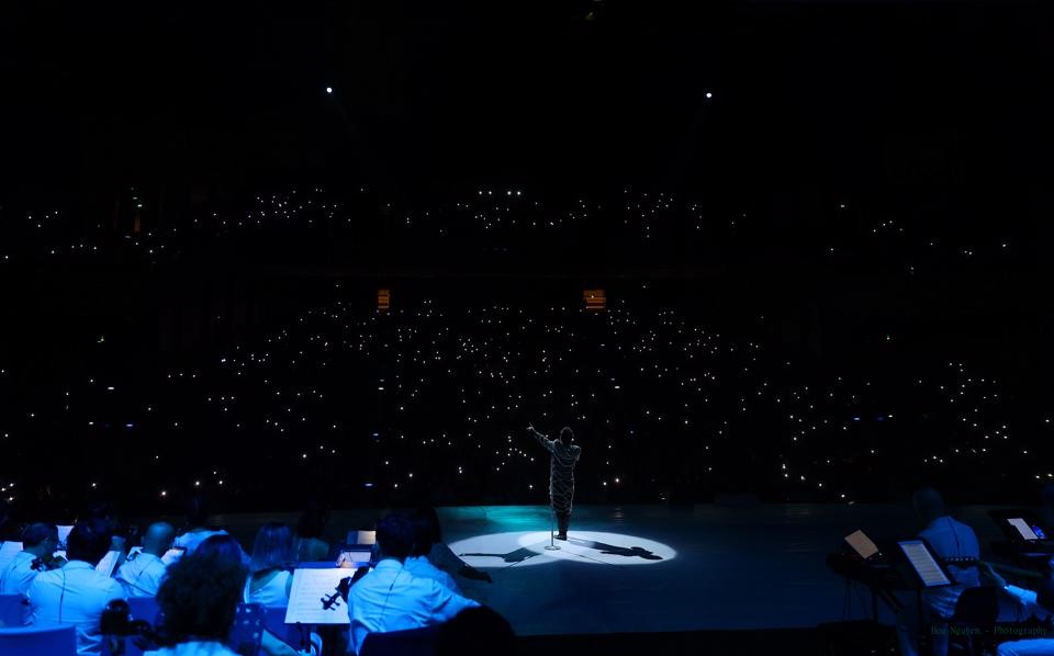 4.000 khán giả thăng hoa cùng liveshow 20 năm của ca sĩ Tùng Dương. (Nguồn: Kinh tế & Đô thị)