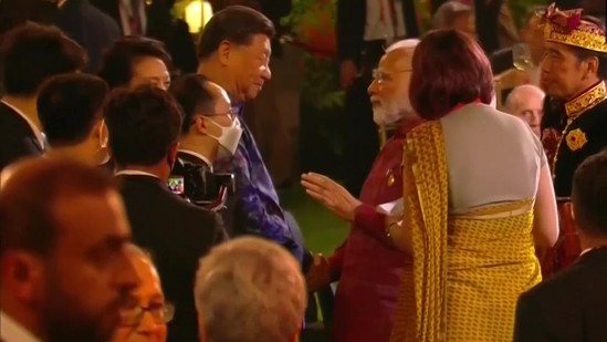 Thủ tướng Narendra Modi gặp Chủ tịch Trung Quốc Tập Cận Bình tại bữa tối G20. (Nguồn: Hindustantimes)