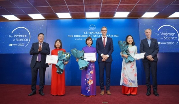 Three female scientists receive the L’Oreal award 2022. (Photo: VNS)