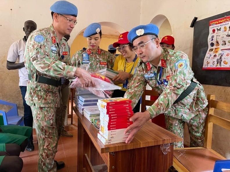 Officers and staff of Level-2 Field Hospital No. 4 prepare gifts for students in South Sudan (Photo: Field Hospital 2.4)