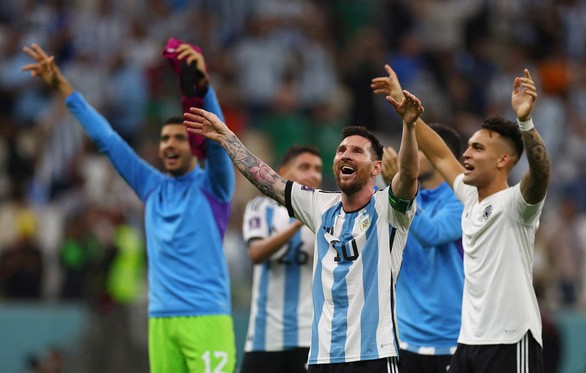 Tỏa sáng trước Mexico, Messi khen ngợi đàn em Fernandez