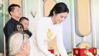 Lễ ăn hỏi tràn ngập hoa sen của Hoa hậu Ngọc Hân