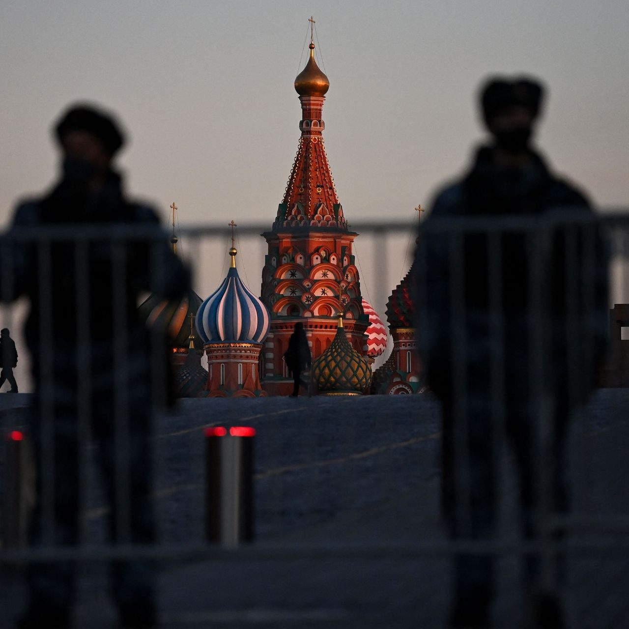 Loạt lệnh trừng phạt hà khắc từ phương Tây đẩy Nga vào vòng xoáy kinh tế