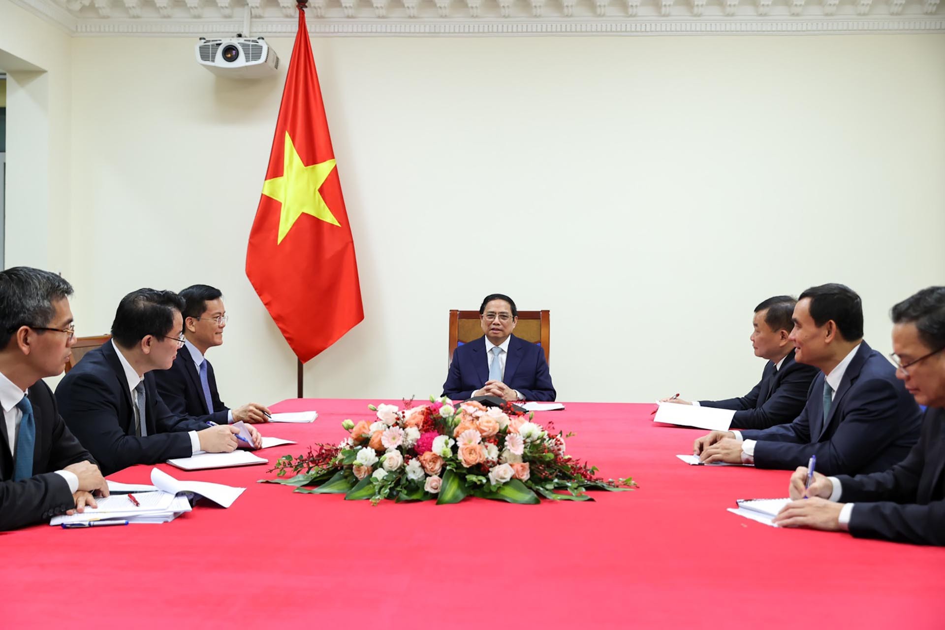 Thủ tướng Phạm Minh Chính điện đàm với Thủ tướng Pháp Elisabeth Borne để trao đổi các biện pháp tăng cường quan hệ Đối tác chiến lược Việt Nam-Pháp.
