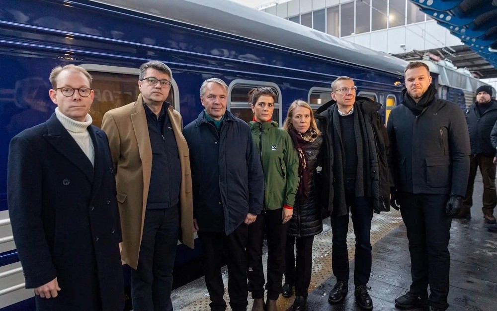 (11.29) Ngoại trưởng 7 nước Bắc Âu và Baltic trong chuyến thăm Kiev ngày 28/11. (Nguồn: Bộ Ngoại giao Phần Lan)