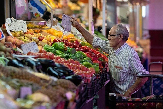 Kinh tế châu Âu: Đồng Euro lao dốc, nợ của Pháp phủ bóng lên thị trường, nguy cơ khủng hoảng mới?