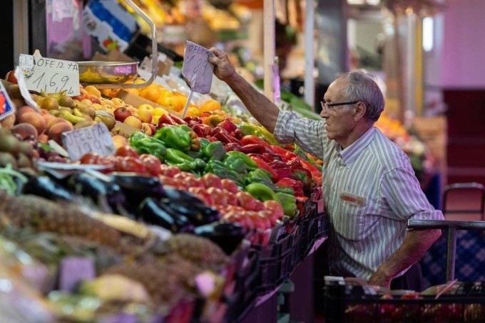 Một chợ thực phẩm Tây Ban Nha. Ảnh: Bloomberg