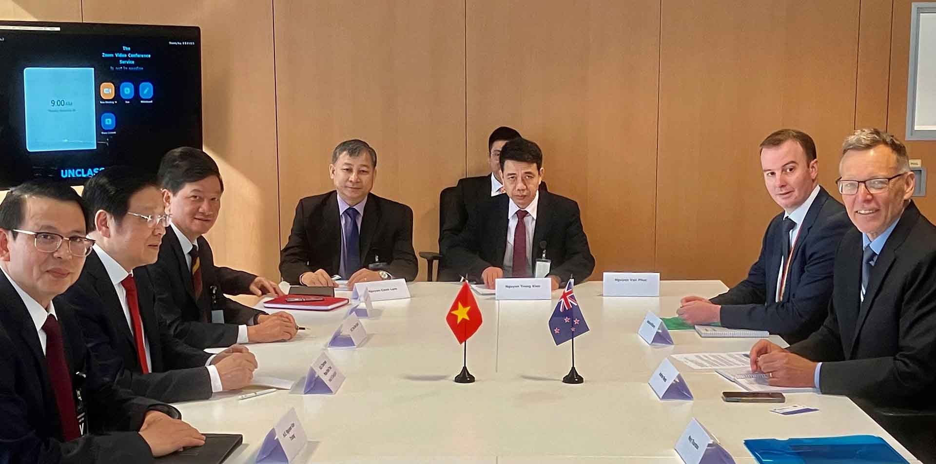 Đoàn đại biểu cấp cao Đảng Cộng sản Việt Nam làm việc với Bộ Ngoại giao và Thương mại New Zealand. (Nguồn: TTXVN)