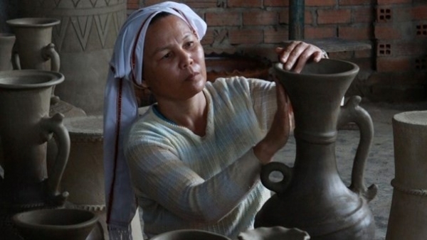 Cham people’s pottery making art named intangible cultural heritage