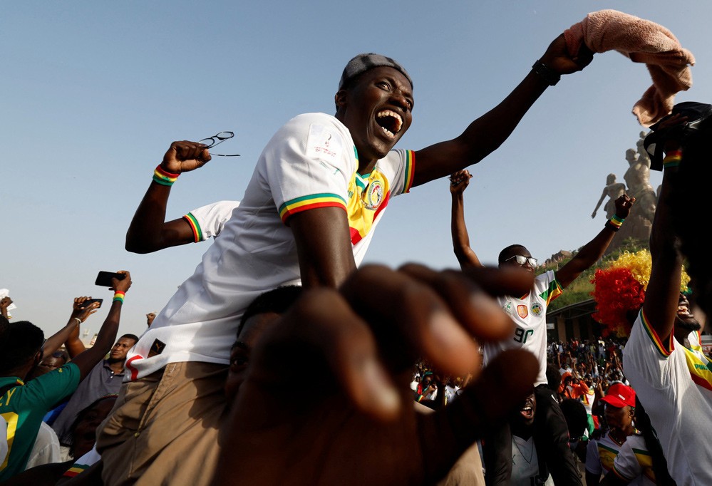 Niềm vui và sự phấn khích của các CĐV Senegal khi đội tuyển quốc gia vào vòng 1/8 World Cup 2022. 