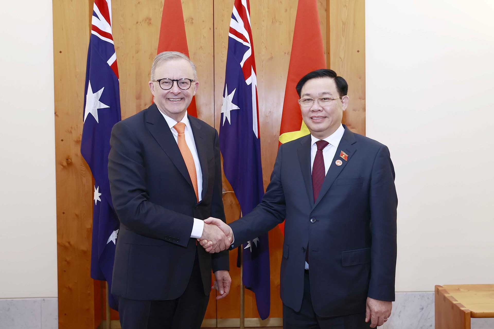 Chủ tịch Quốc hội Vương Đình Huệ hội kiến Thủ tướng Australia Anthony Albanese. (Nguồn: TTXVN)