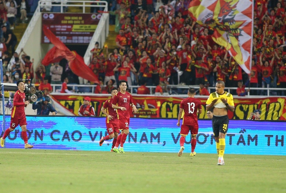 Bóng đá giao hữu: Đội tuyển Việt Nam bất ngờ thắng