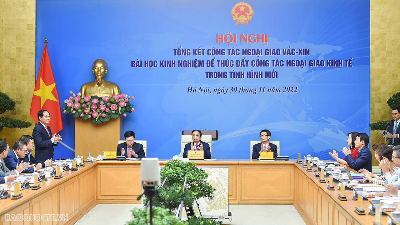 Bộ trưởng Ngoại giao Bùi Thanh Sơn phát biểu tại Hội nghị tổng kết công tác Ngoại giao vaccine chiều tối 30/11. (Ảnh: Tuấn Anh)
