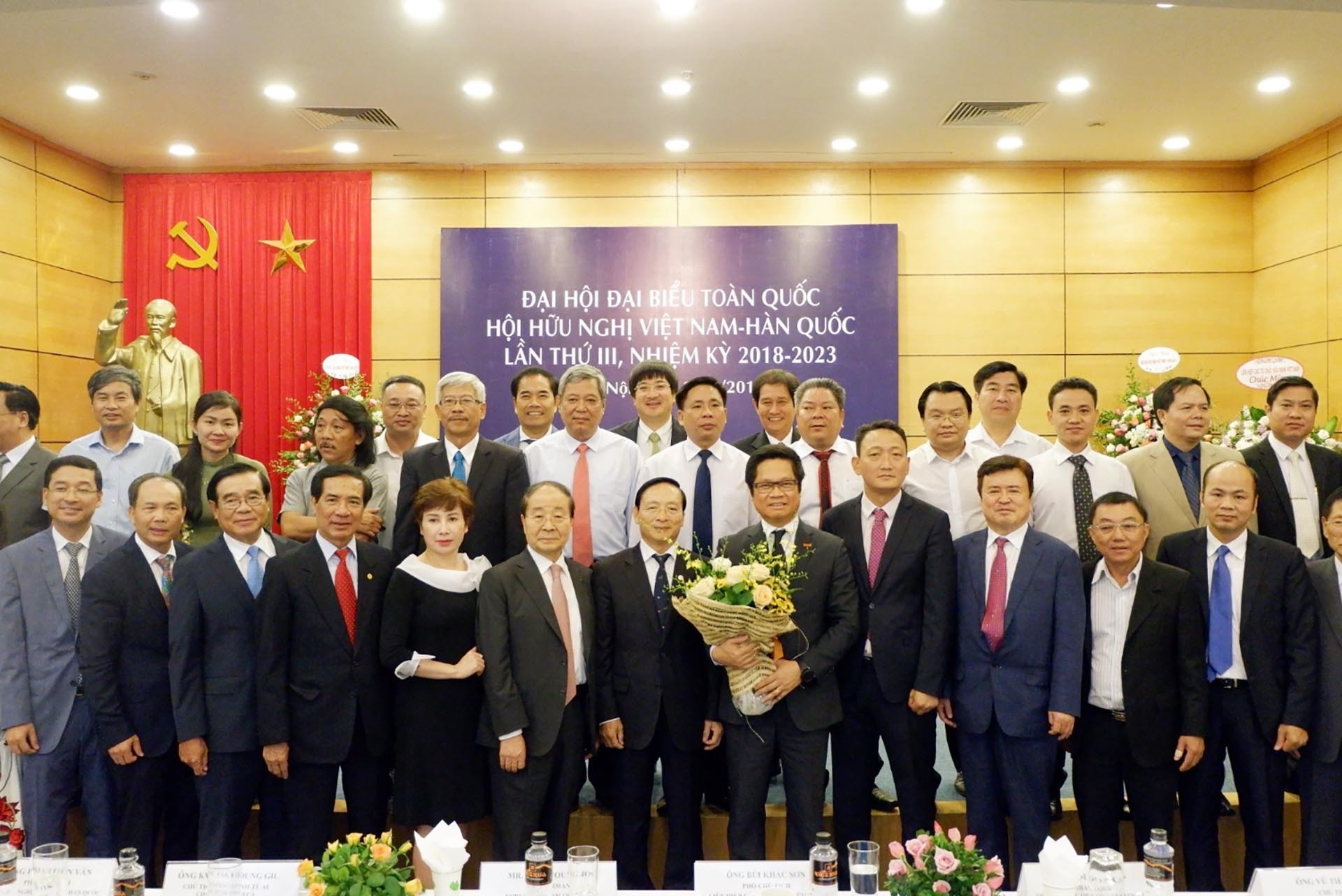 Với vai trò Phó Chủ tịch thường trực, Đại sứ Phạm Tiến Vân tích cực tham gia các hoạt động của Hội hữu nghị Việt Nam - Hàn Quốc. (Ảnh: NVCC)