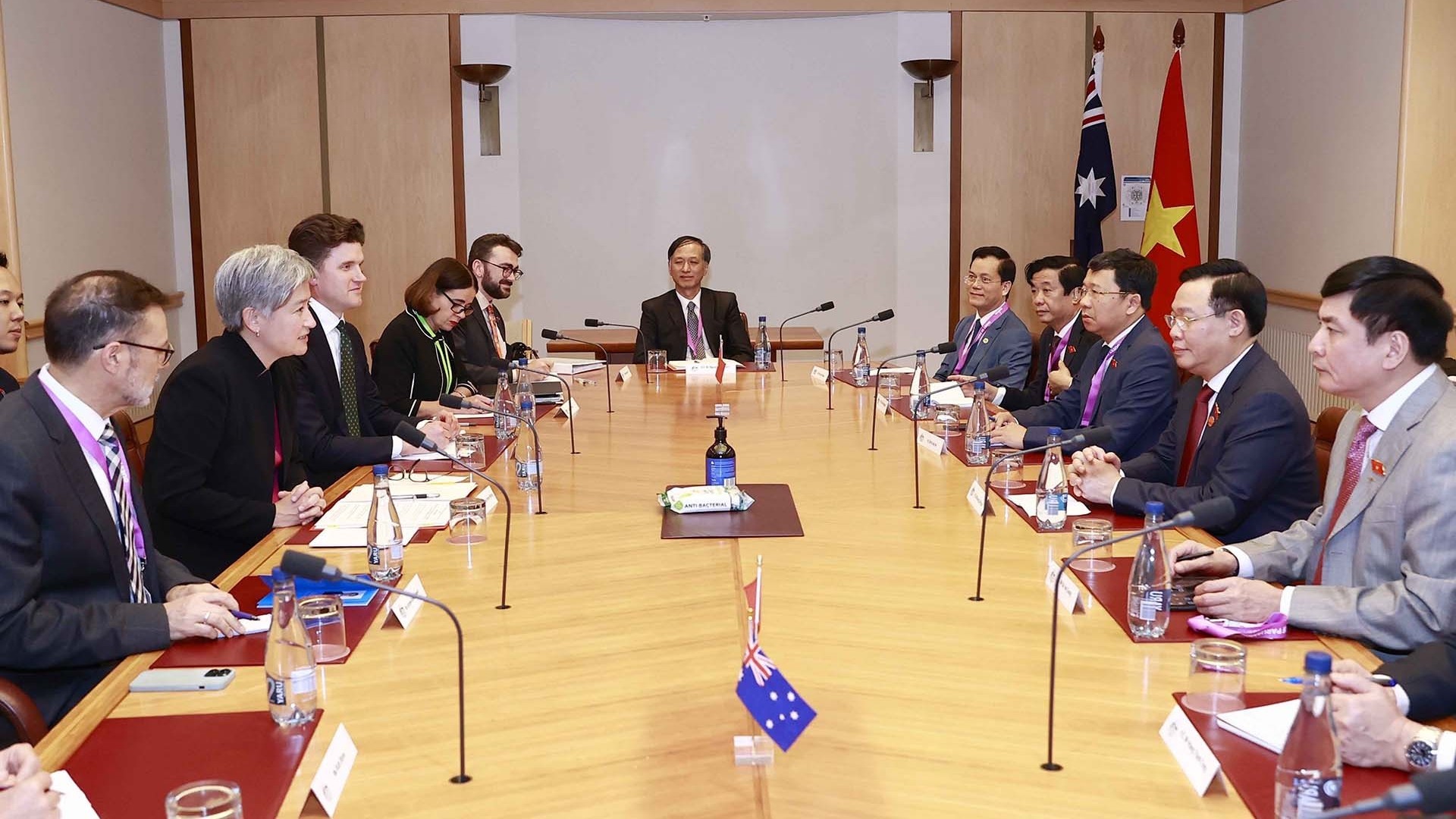 Chủ tịch Quốc hội Vương Đình Huệ tiếp Bộ trưởng Ngoại giao Australia và Nhóm Nghị sĩ hữu nghị Australia-Việt Nam