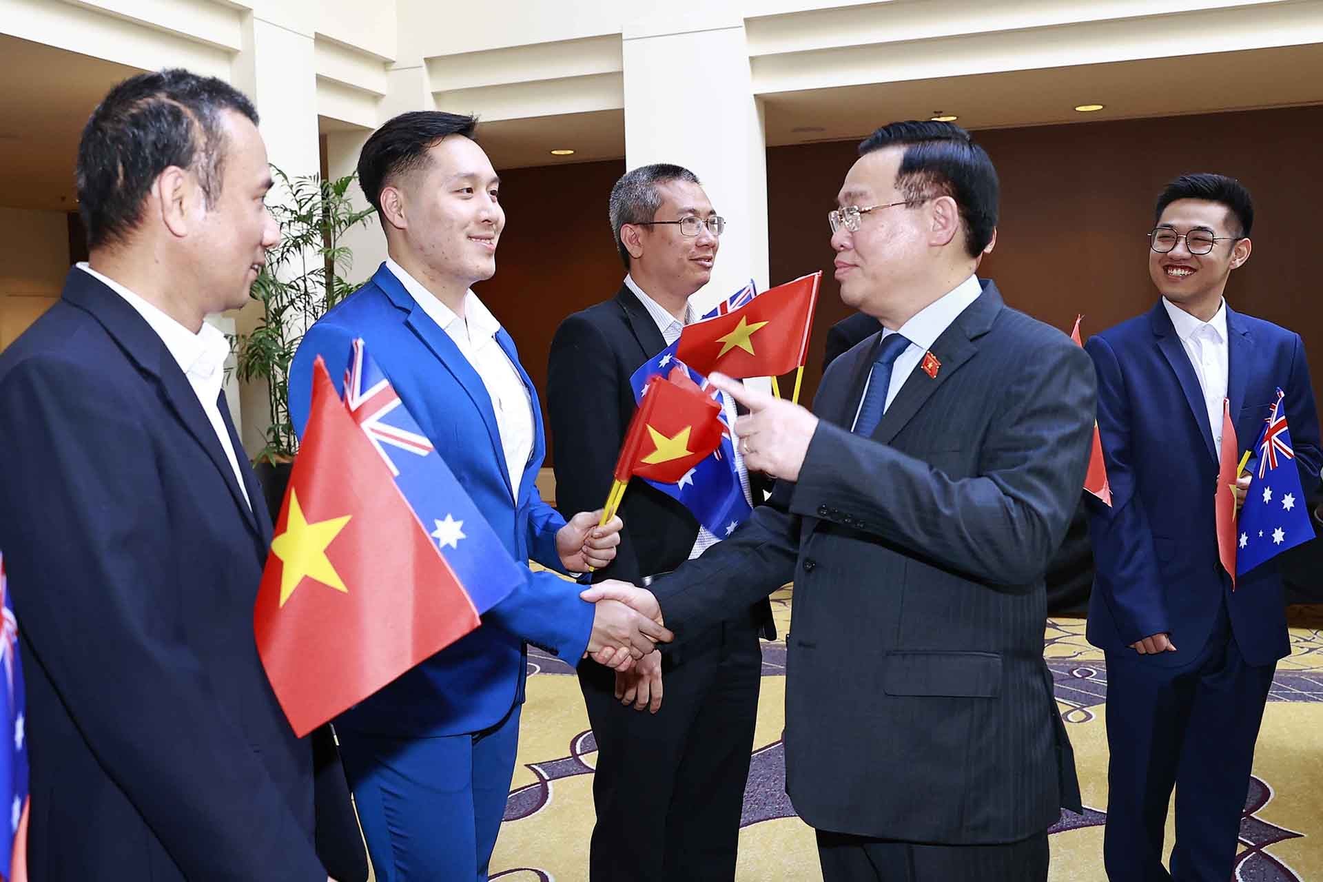 Chủ tịch Quốc hội Vương Đình Huệ gặp đại diện Cộng đồng người Việt Nam tại Australia