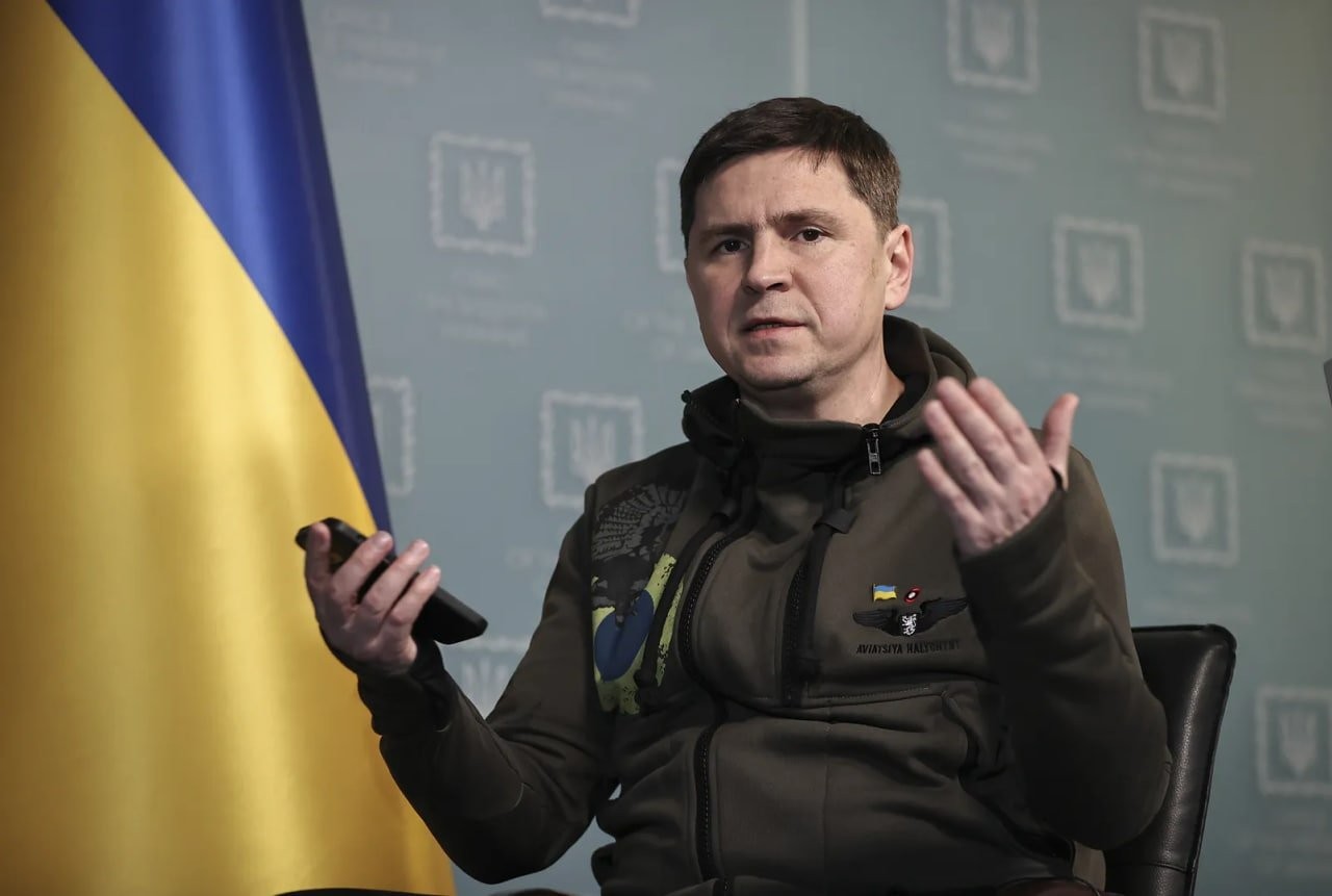 (12.02) Cố vấn Tổng thống Ukraine Mikhail Podolyak phủ nhận số liệu thương vong của Chủ tịch Hội đồng châu Âu (EC) Ursula von der Leyen công bố. (Nguồn: Twitter)