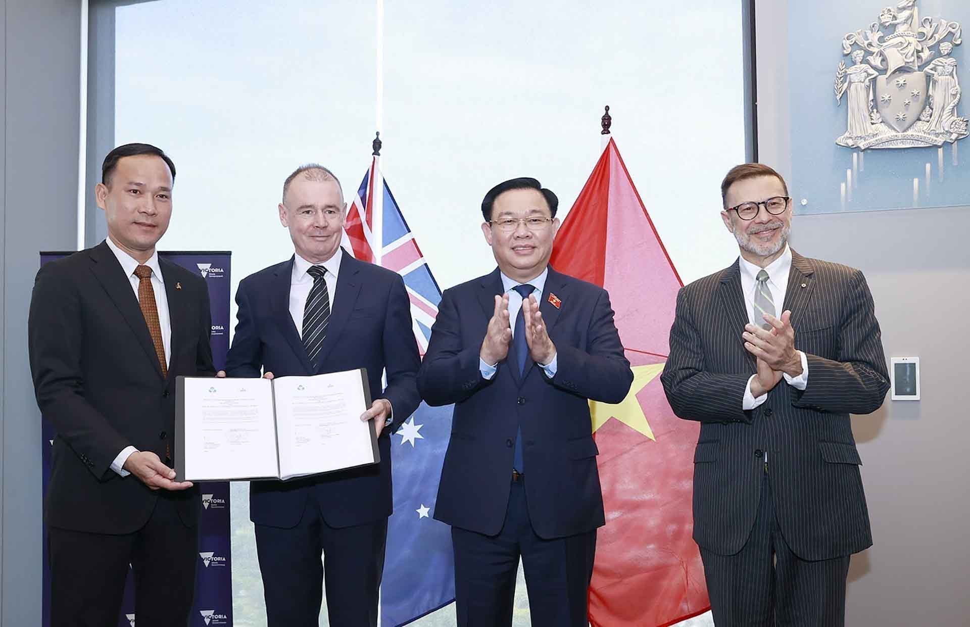 Chủ tịch Quốc hội Vương Đình Huệ chứng kiến Lễ trao đổi Biên bản ghi nhớ giữa các trường đại học của Australia và Việt Nam. (Nguồn: TTXVN)