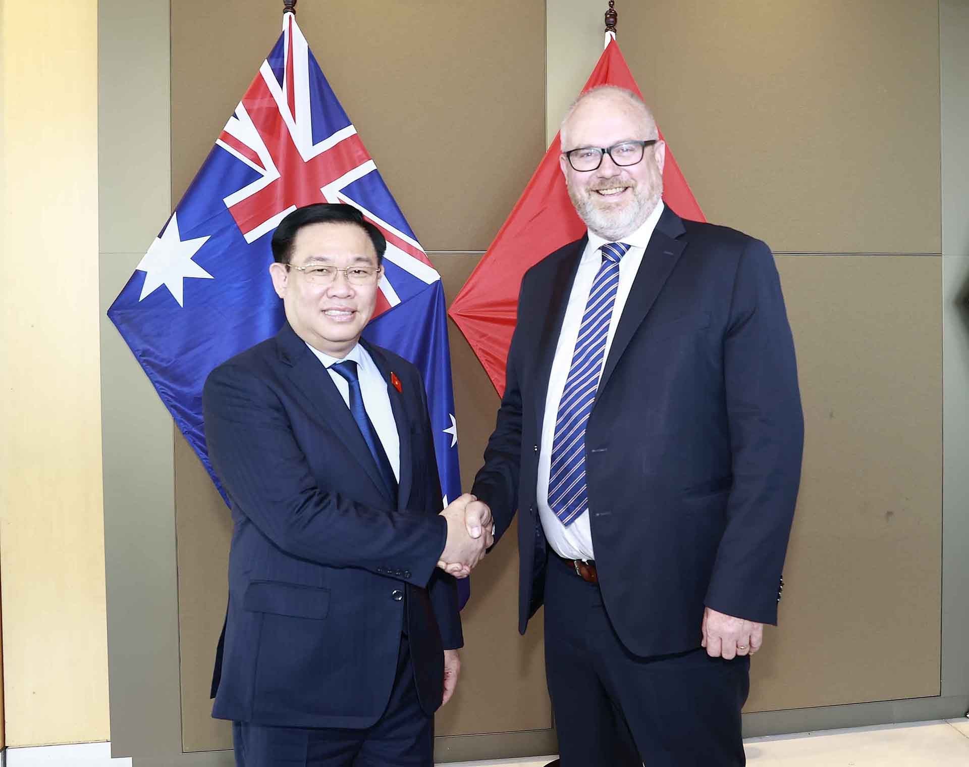 Chủ tịch Quốc hội Vương Đình Huệ tiếp Đồng Bộ trưởng phụ trách Thương mại và Sản xuất Australia Tims Ayres. (Nguồn: TTXVN)