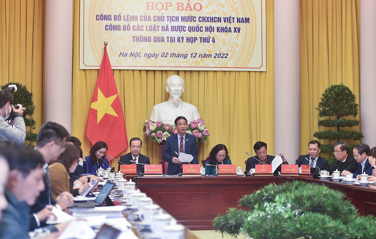 Phó Chủ nhiệm Văn phòng Chủ tịch nước Phạm Thanh Hà chủ trì họp báo. (Nguồn: VGP News)
