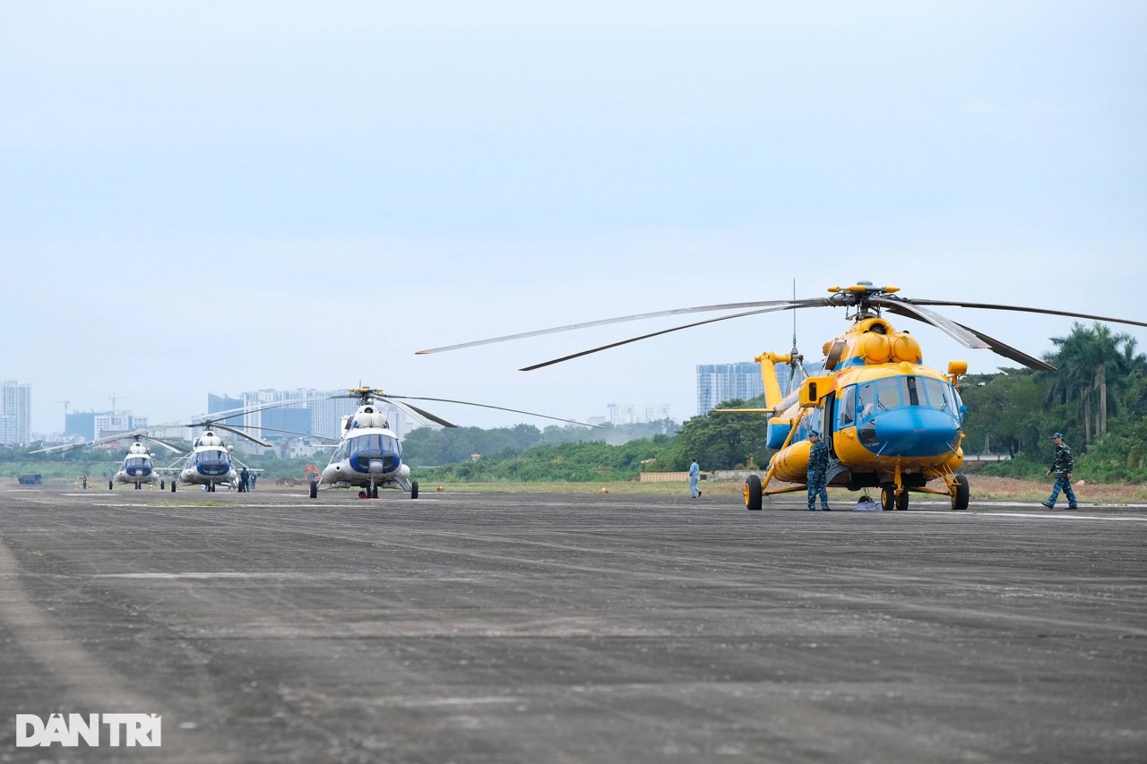 Hình ảnh bay huấn luyện trên bầu trời Hà Nội của Trung đoàn Không quân trực thăng 916