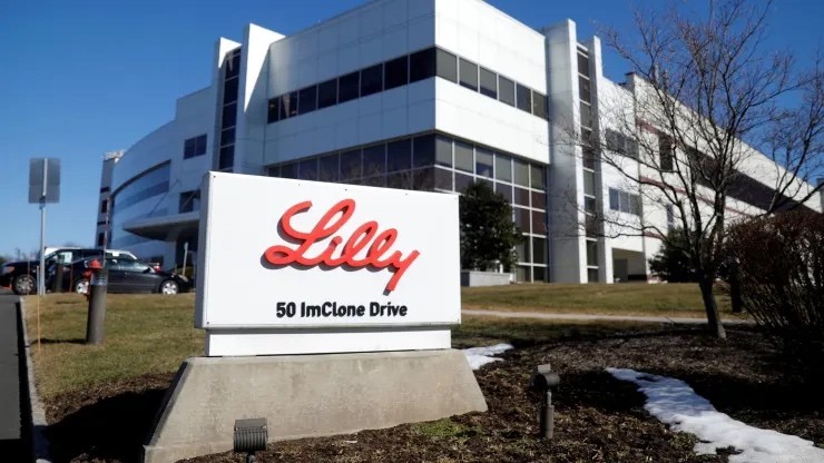 Một nhà máy sản xuất dược phẩm của Eli Lilly and Company được chụp tại 50 ImClone Drive ở Branchburg, New Jersey, ngày 5 tháng 3 năm 2021.