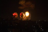 Israel không kích Dải Gaza đáp trả Hamas