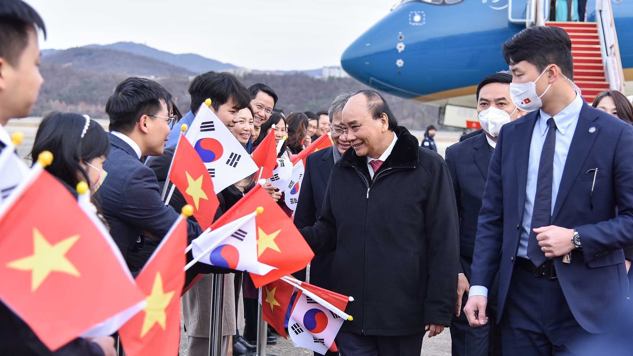 Chủ tịch nước Nguyễn Xuân Phúc đến Hàn Quốc, bắt đầu chuyến thăm cấp Nhà nước