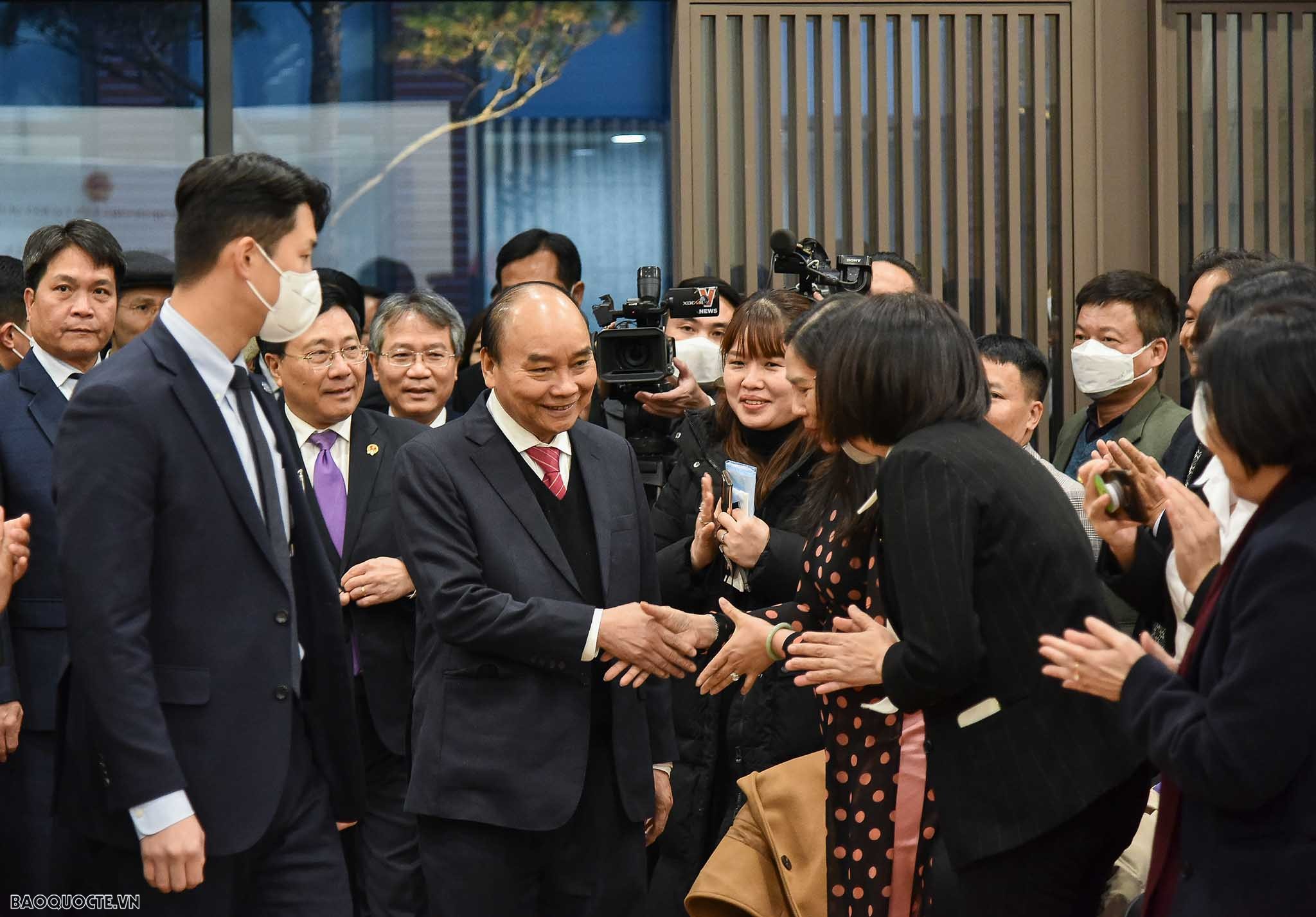 Chủ tịch nước Nguyễn Xuân Phúc gặp cộng đồng người Việt Nam tại Hàn Quốc