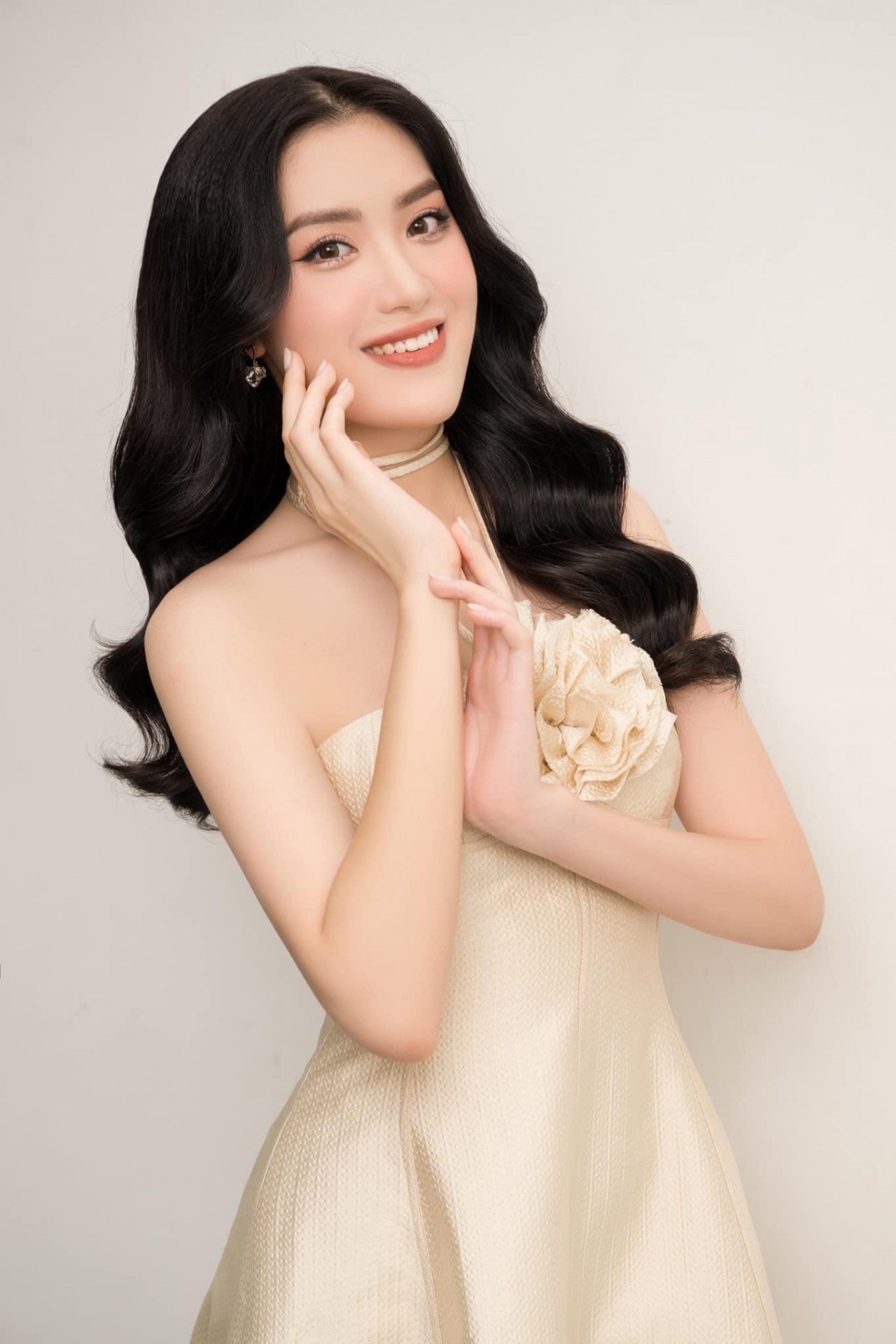 12 thí sinh xinh đẹp và giỏi ngoại ngữ của Hoa hậu Việt Nam 2022