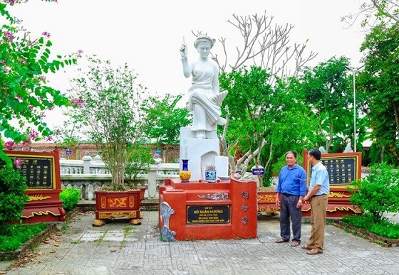 Nhiều hoạt động được tổ chức kỷ niệm 250 năm sinh và 200 năm mất của nữ sĩ Hồ Xuân Hương