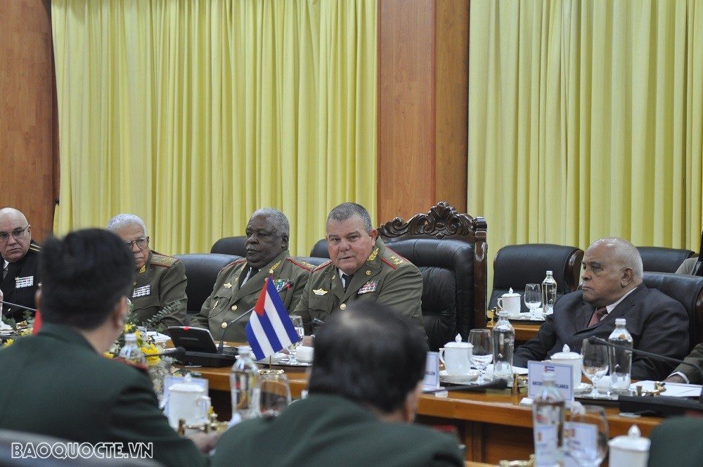 Trung tướng Victor Rojo Ramos cảm ơn sự đón tiếp nồng nhiệt của Tổng Cục Chính trị Quân đội Nhân dân Việt Nam. (Ảnh: Minh Quân)