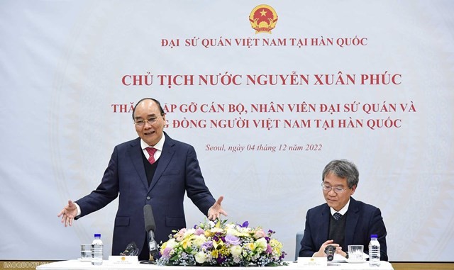 President Nguyen Xuan Phuc meets Vietnamese community in Seoul