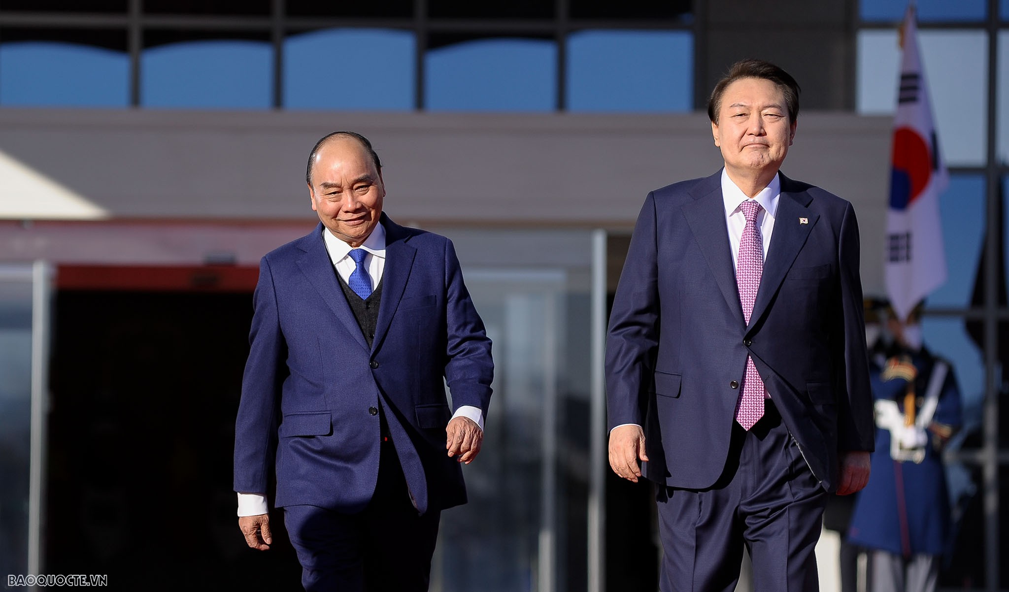 Đây là chuyến thăm chính thức Hàn Quốc đầu tiên của Chủ tịch nước Nguyễn Xuân Phúc trên cương vị mới, chuyến thăm chính thức đầu tiên của Chủ tịch nước đến Hàn Quốc sau 11 năm và là chuyến thăm cấp cao nhất của Lãnh đạo Đảng, Nhà nước Việt Nam tới Hàn Quố