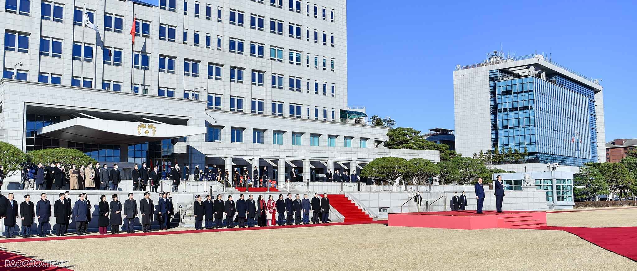 Official welcome ceremony held for President Nguyen Xuan Phuc in RoK